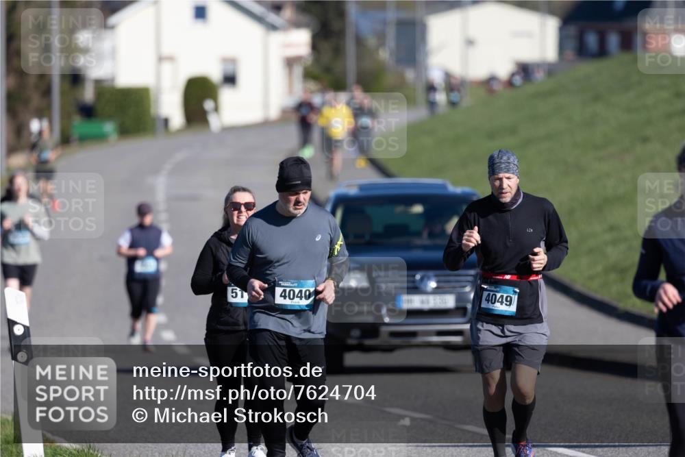 06.04.2025 - 44. Internationalen Wilhelmsburger Insellauf Michael Strokosch http://msf.ph/oto/7624704 06.04.2025 10:13:19 Laufen 51, 4040, 4049 meine-sportfotos.de