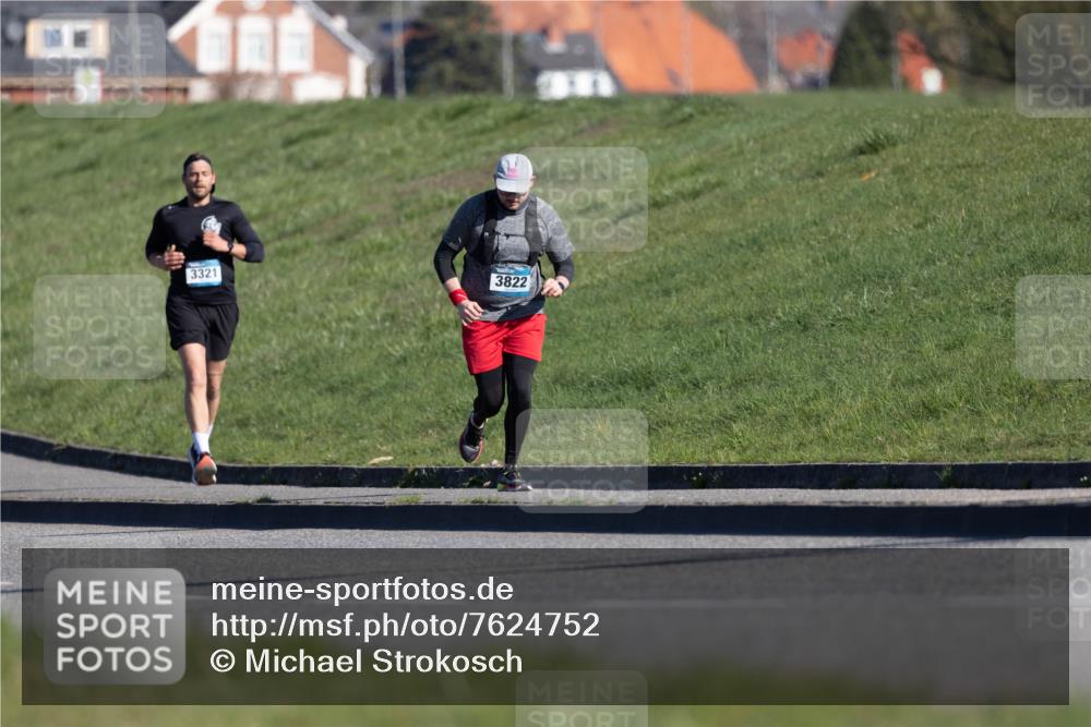06.04.2025 - 44. Internationalen Wilhelmsburger Insellauf Michael Strokosch http://msf.ph/oto/7624752 06.04.2025 10:15:08 Laufen 3321, 3822 meine-sportfotos.de