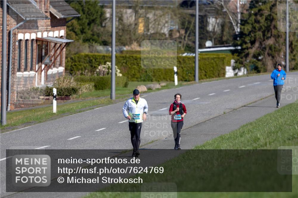 06.04.2025 - 44. Internationalen Wilhelmsburger Insellauf Michael Strokosch http://msf.ph/oto/7624769 06.04.2025 10:16:41 Laufen 3633, 3686 meine-sportfotos.de