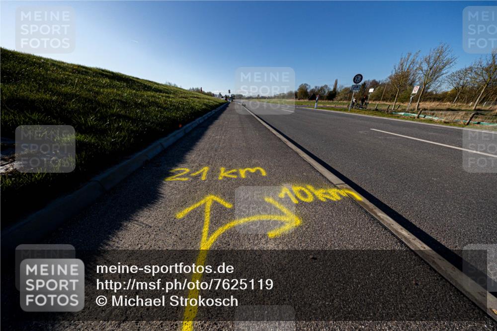 06.04.2025 - 44. Internationalen Wilhelmsburger Insellauf Michael Strokosch http://msf.ph/oto/7625119 06.04.2025 09:09:30 Laufen 21 meine-sportfotos.de