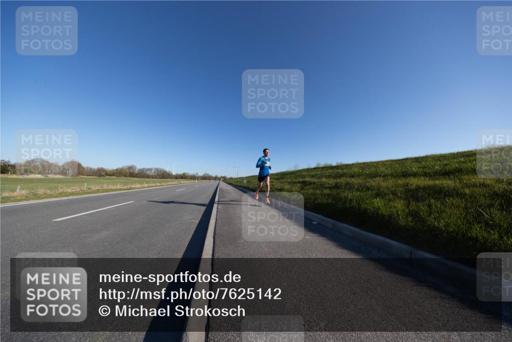 06.04.2025 - 44. Internationalen Wilhelmsburger Insellauf Michael Strokosch http://msf.ph/oto/7625142 06.04.2025 09:16:48 Laufen  meine-sportfotos.de