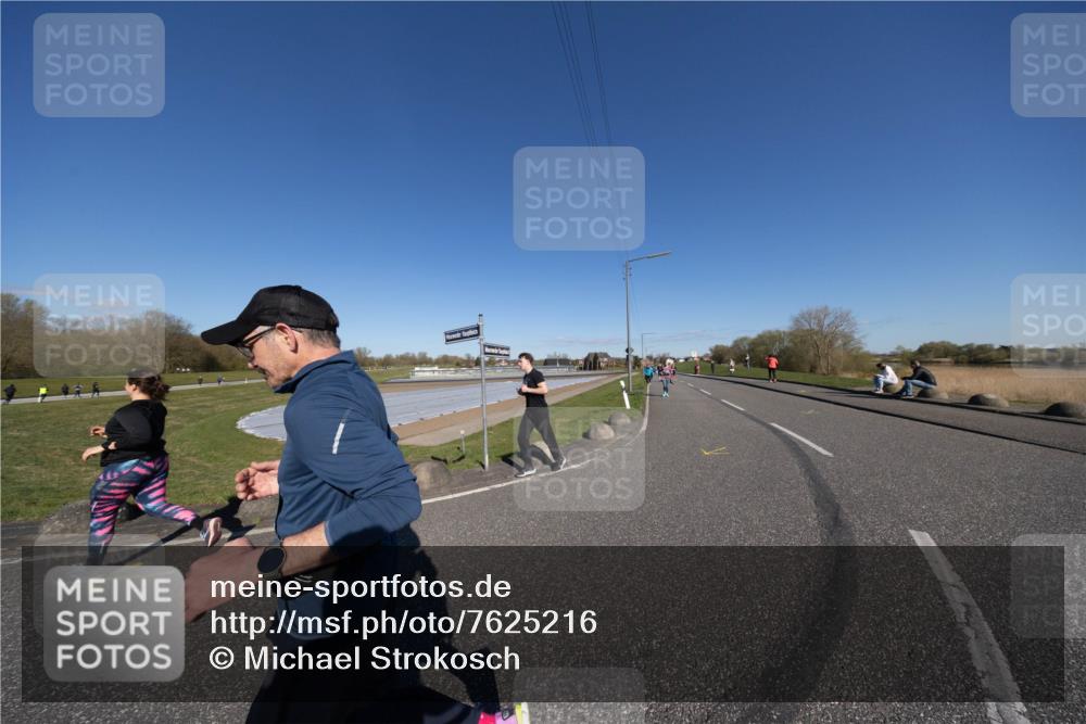 06.04.2025 - 44. Internationalen Wilhelmsburger Insellauf Michael Strokosch http://msf.ph/oto/7625216 06.04.2025 10:13:04 Laufen  meine-sportfotos.de