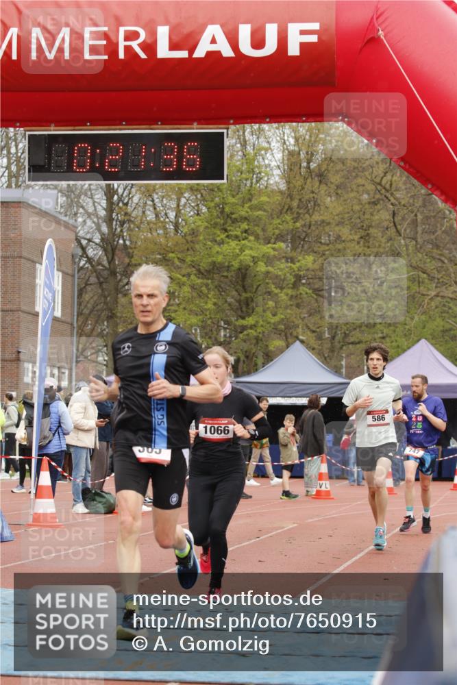 13.04.2025 - Hammer Lauf A. Gomolzig http://msf.ph/oto/7650915 13.04.2025 10:07:35 Ziel 305, 586, 747, 1066 meine-sportfotos.de