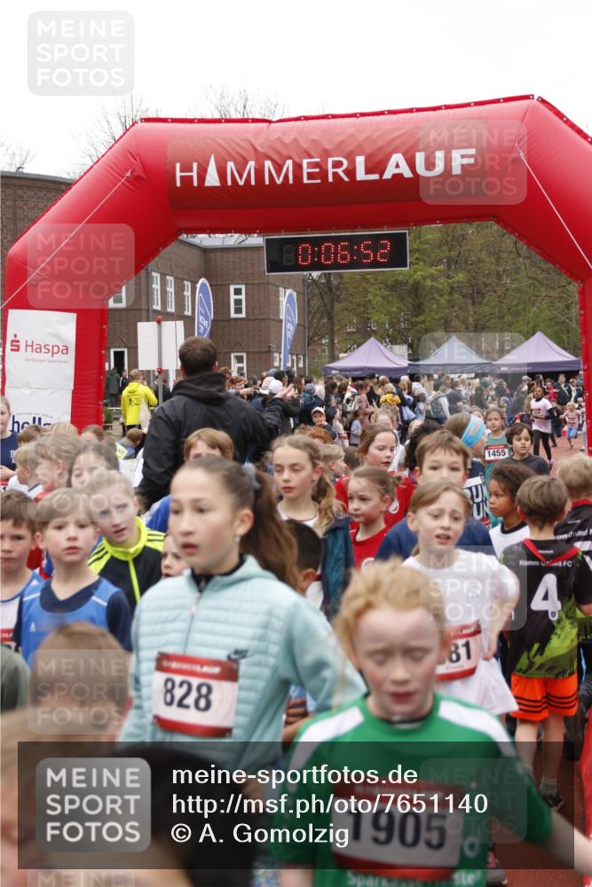 13.04.2025 - Hammer Lauf A. Gomolzig http://msf.ph/oto/7651140 13.04.2025 09:24:59 Ziel 403, 437, 612, 783, 814, 918, 1026, 1052, 1058, 1062, 1169, 1186, 1233, 1367, 1406, 1408, 1411, 1427, 1446, 1449, 1454, 1455, 1475, 1477, 1484, 1490, 1513, 1516, 1525, 1526, 1527, 1549, 1721, 1821, 1842 meine-sportfotos.de