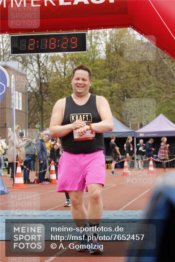 13.04.2025 - Hammer Lauf A. Gomolzig http://msf.ph/oto/7652457 13.04.2025 13:18:27 Ziel 7, 319, 433 meine-sportfotos.de