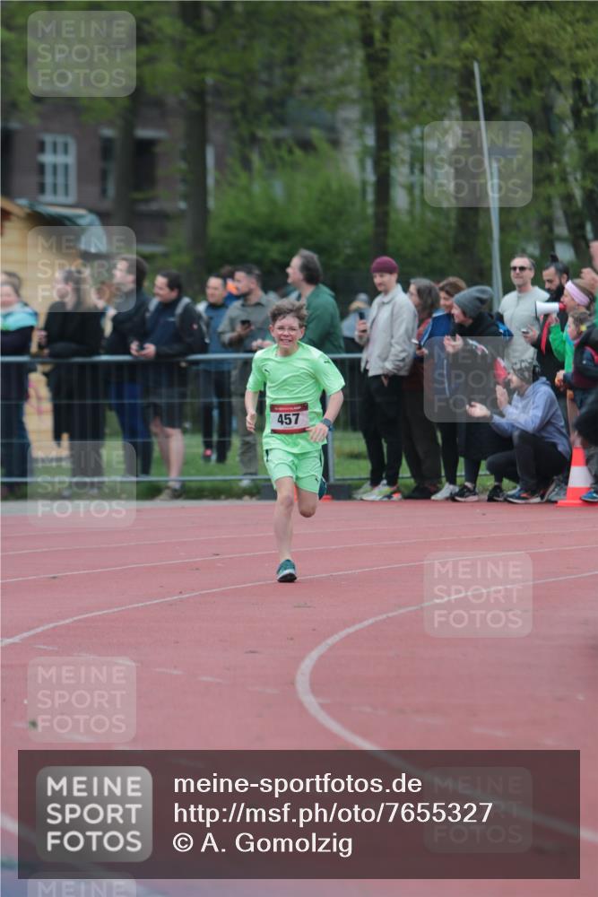 13.04.2025 - Hammer Lauf A. Gomolzig http://msf.ph/oto/7655327 13.04.2025 09:22:09 Ziel 457, 1293, 1806 meine-sportfotos.de