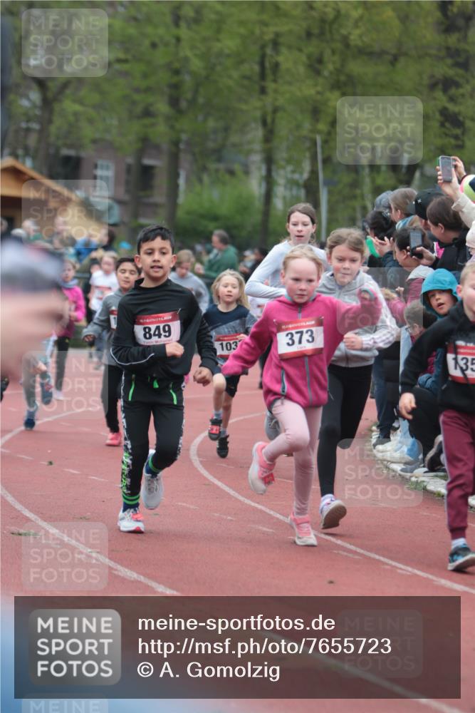 13.04.2025 - Hammer Lauf A. Gomolzig http://msf.ph/oto/7655723 13.04.2025 09:24:20 Ziel 363, 373, 734, 780, 785, 786, 787, 799, 801, 840, 847, 849, 870, 877, 913, 1037, 1128, 1170, 1209, 1295, 1352, 1356, 1426, 1436, 1479, 1486, 1507, 1539, 1540, 1779 meine-sportfotos.de