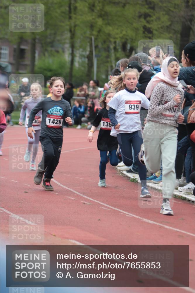 13.04.2025 - Hammer Lauf A. Gomolzig http://msf.ph/oto/7655853 13.04.2025 09:25:17 Ziel 716, 857, 878, 886, 939, 1210, 1230, 1241, 1350, 1404, 1429, 1434, 1462, 1518, 1624, 1882, 1885 meine-sportfotos.de