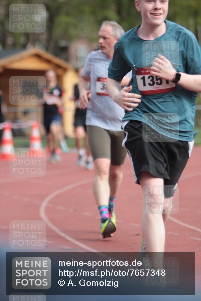 13.04.2025 - Hammer Lauf A. Gomolzig http://msf.ph/oto/7657348 13.04.2025 10:12:35 Ziel 260, 387, 497, 498, 935, 1134, 1769 meine-sportfotos.de