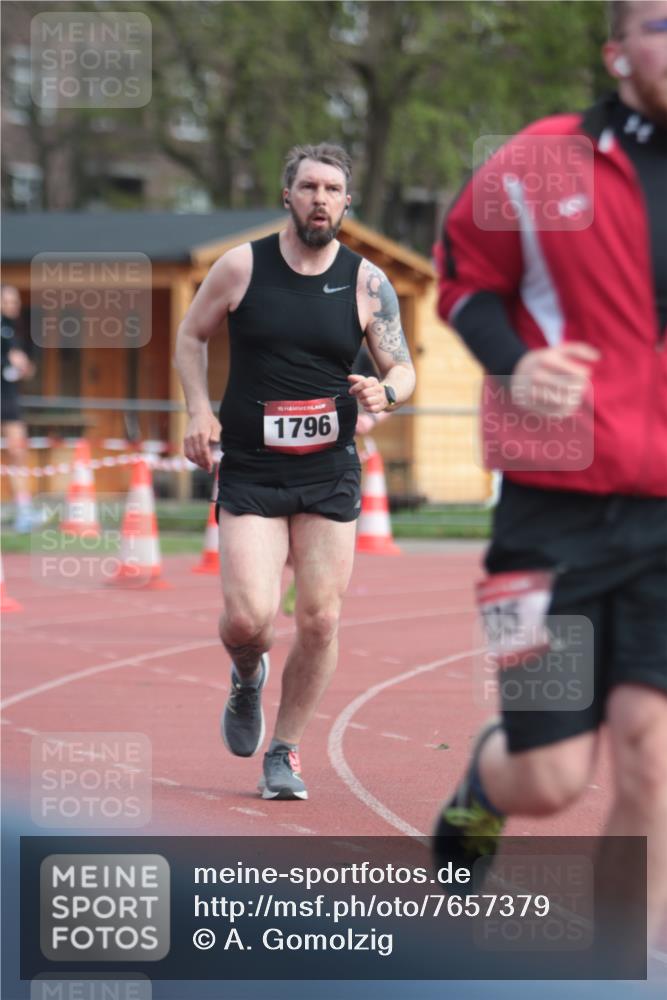 13.04.2025 - Hammer Lauf A. Gomolzig http://msf.ph/oto/7657379 13.04.2025 10:12:46 Ziel 210, 1718, 1796 meine-sportfotos.de