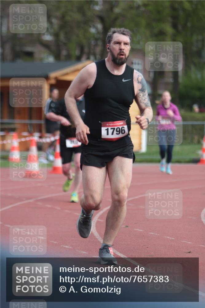 13.04.2025 - Hammer Lauf A. Gomolzig http://msf.ph/oto/7657383 13.04.2025 10:12:46 Ziel 210, 1718, 1796 meine-sportfotos.de