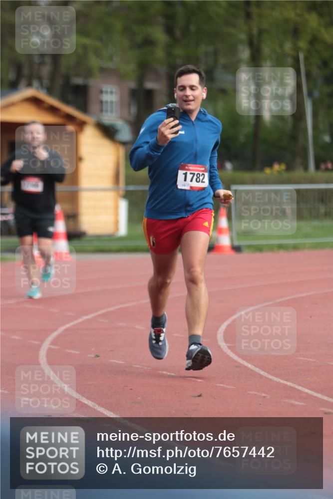 13.04.2025 - Hammer Lauf A. Gomolzig http://msf.ph/oto/7657442 13.04.2025 10:13:06 Ziel 1782 meine-sportfotos.de