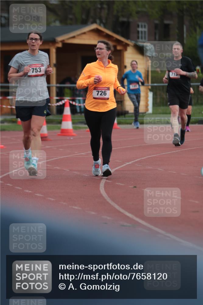 13.04.2025 - Hammer Lauf A. Gomolzig http://msf.ph/oto/7658120 13.04.2025 10:17:21 Ziel 270, 551, 715, 726, 753, 1288, 1970 meine-sportfotos.de