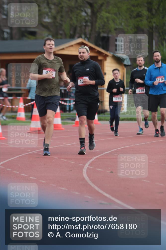 13.04.2025 - Hammer Lauf A. Gomolzig http://msf.ph/oto/7658180 13.04.2025 10:17:48 Ziel 446, 455, 1786, 1788 meine-sportfotos.de