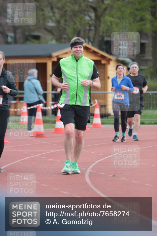 13.04.2025 - Hammer Lauf A. Gomolzig http://msf.ph/oto/7658274 13.04.2025 10:18:20 Ziel 345, 1752, 1753 meine-sportfotos.de