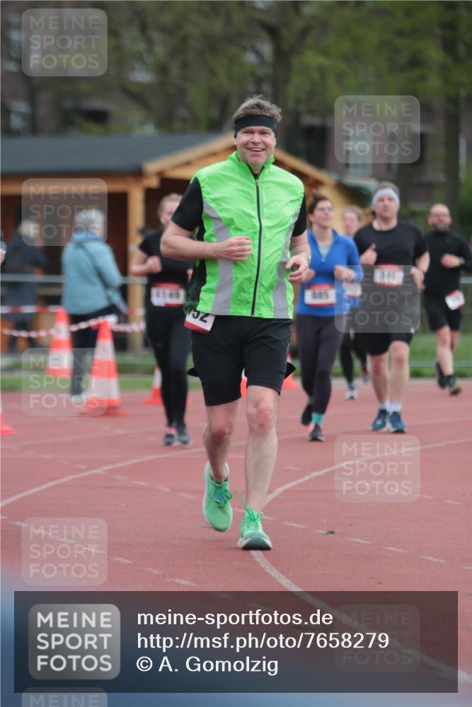 13.04.2025 - Hammer Lauf A. Gomolzig http://msf.ph/oto/7658279 13.04.2025 10:18:21 Ziel 345, 1752, 1753 meine-sportfotos.de