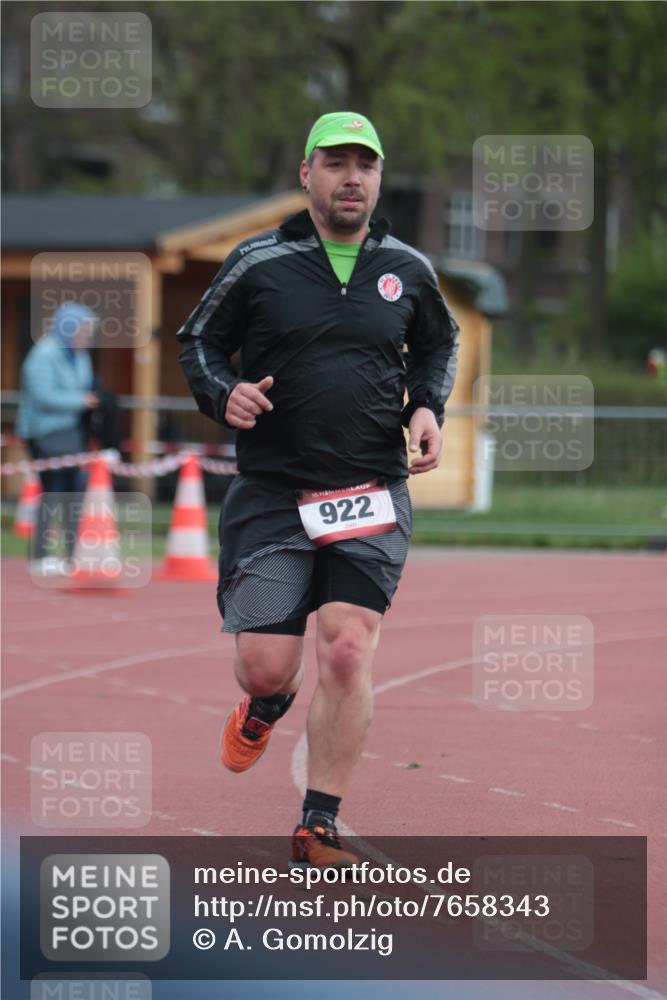 13.04.2025 - Hammer Lauf A. Gomolzig http://msf.ph/oto/7658343 13.04.2025 10:18:44 Ziel 922 meine-sportfotos.de