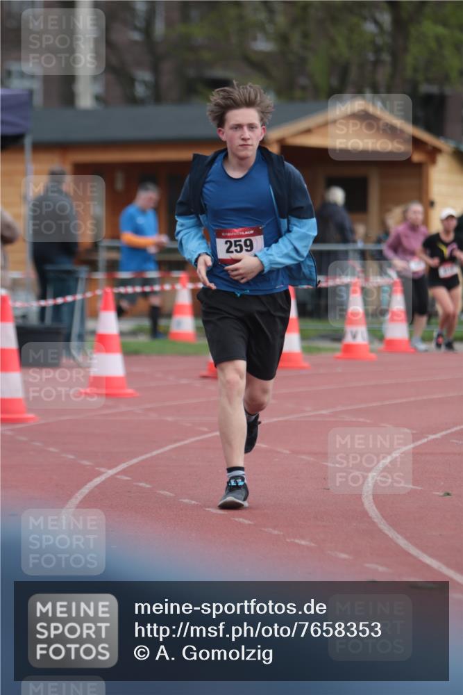 13.04.2025 - Hammer Lauf A. Gomolzig http://msf.ph/oto/7658353 13.04.2025 10:18:55 Ziel 259 meine-sportfotos.de