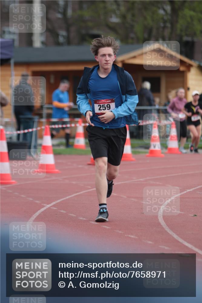 13.04.2025 - Hammer Lauf A. Gomolzig http://msf.ph/oto/7658971 13.04.2025 10:18:55 Ziel 259 meine-sportfotos.de