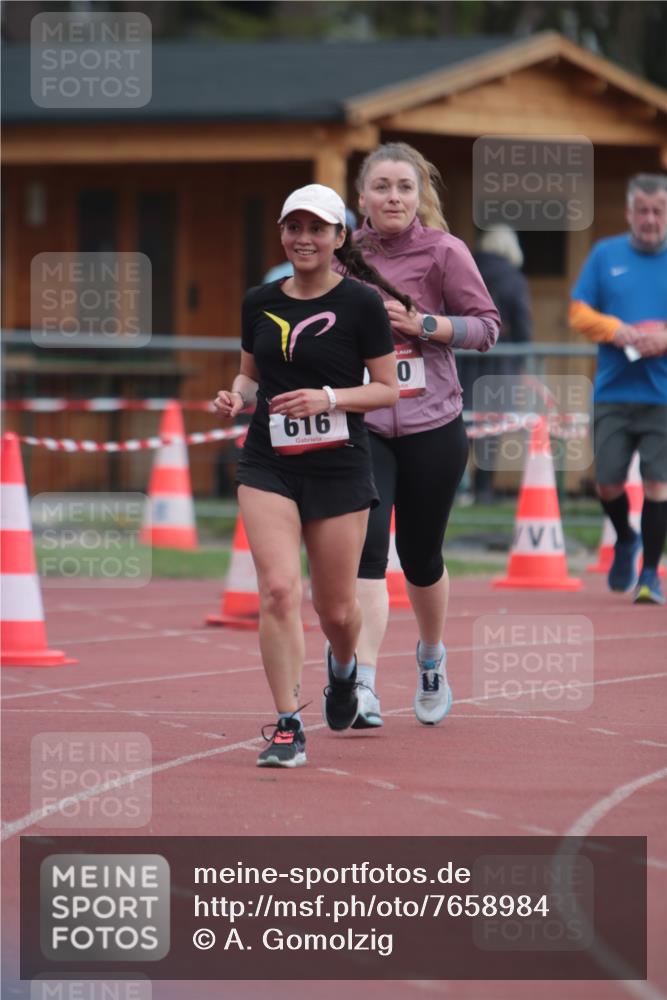 13.04.2025 - Hammer Lauf A. Gomolzig http://msf.ph/oto/7658984 13.04.2025 10:19:02 Ziel 230, 616 meine-sportfotos.de