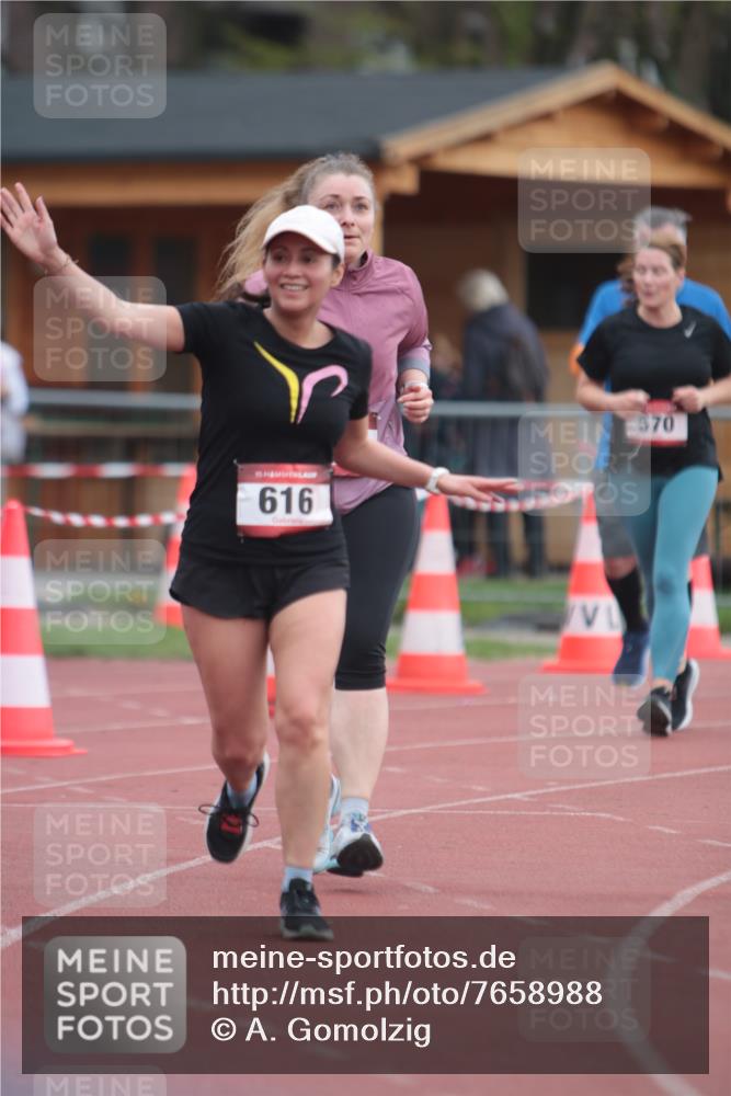 13.04.2025 - Hammer Lauf A. Gomolzig http://msf.ph/oto/7658988 13.04.2025 10:19:03 Ziel 230, 570, 616 meine-sportfotos.de