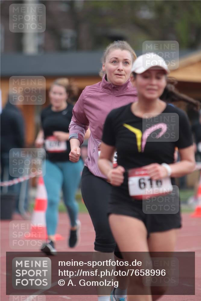 13.04.2025 - Hammer Lauf A. Gomolzig http://msf.ph/oto/7658996 13.04.2025 10:19:06 Ziel 230, 570, 616 meine-sportfotos.de