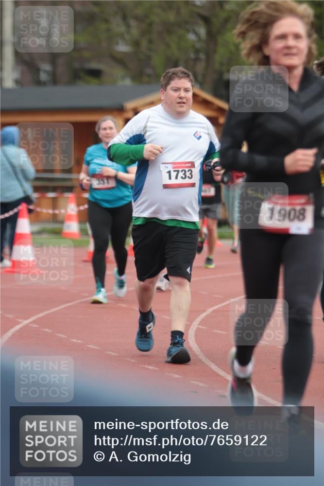 13.04.2025 - Hammer Lauf A. Gomolzig http://msf.ph/oto/7659122 13.04.2025 10:20:27 Ziel 281, 347, 351, 583, 1732, 1733, 1908 meine-sportfotos.de
