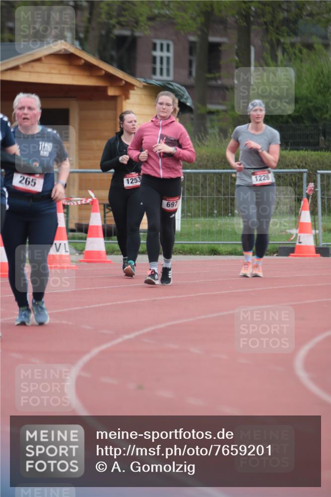 13.04.2025 - Hammer Lauf A. Gomolzig http://msf.ph/oto/7659201 13.04.2025 10:21:12 Ziel 265, 266, 1365 meine-sportfotos.de