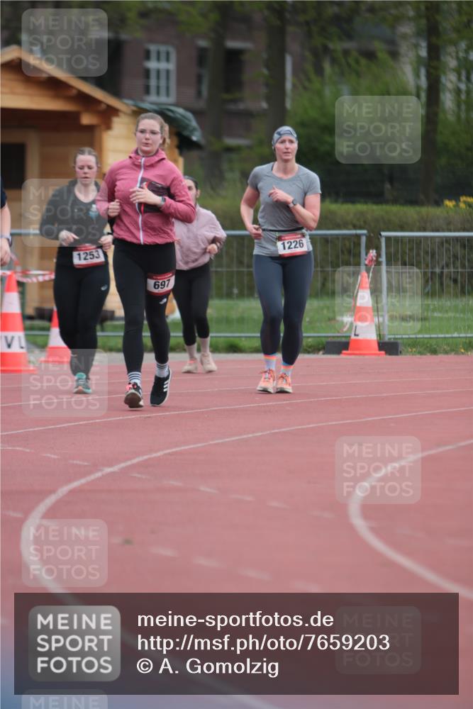 13.04.2025 - Hammer Lauf A. Gomolzig http://msf.ph/oto/7659203 13.04.2025 10:21:13 Ziel 265, 266 meine-sportfotos.de