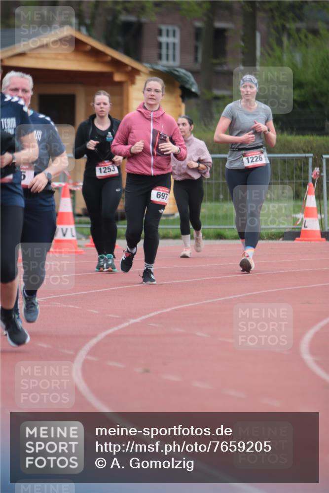 13.04.2025 - Hammer Lauf A. Gomolzig http://msf.ph/oto/7659205 13.04.2025 10:21:14 Ziel 265, 266, 697 meine-sportfotos.de