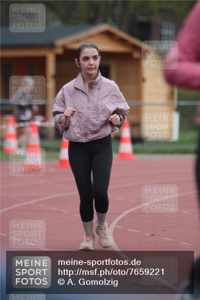 13.04.2025 - Hammer Lauf A. Gomolzig http://msf.ph/oto/7659221 13.04.2025 10:21:23 Ziel 697, 703, 1226 meine-sportfotos.de