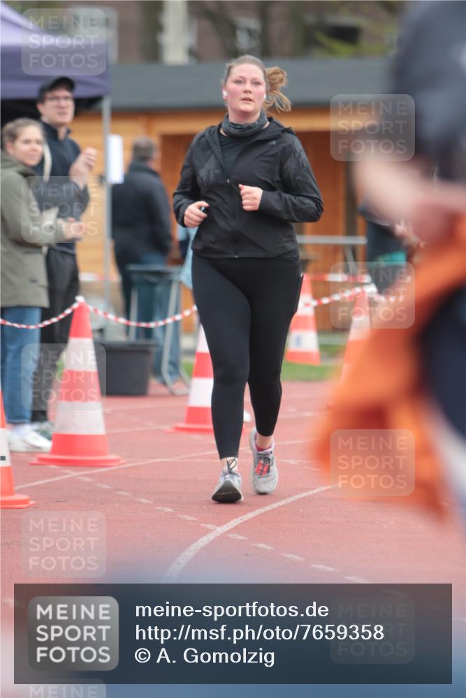 13.04.2025 - Hammer Lauf A. Gomolzig http://msf.ph/oto/7659358 13.04.2025 10:23:45 Ziel 262, 698 meine-sportfotos.de