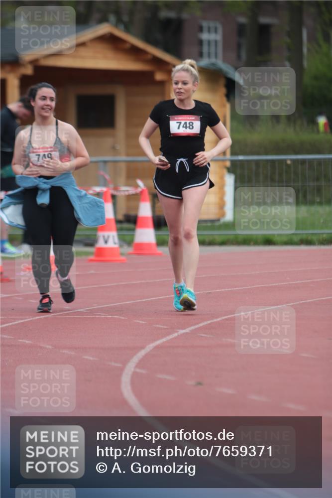 13.04.2025 - Hammer Lauf A. Gomolzig http://msf.ph/oto/7659371 13.04.2025 10:23:59 Ziel 748, 749 meine-sportfotos.de
