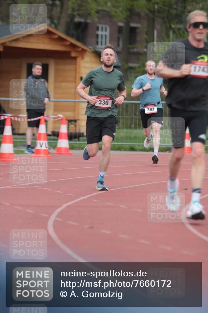 13.04.2025 - Hammer Lauf A. Gomolzig http://msf.ph/oto/7660172 13.04.2025 10:34:35 Ziel 330, 383, 1743, 1801 meine-sportfotos.de