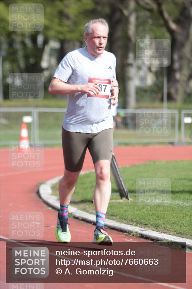 13.04.2025 - Hammer Lauf A. Gomolzig http://msf.ph/oto/7660663 13.04.2025 10:39:22 Ziel 387, 449, 646, 904 meine-sportfotos.de