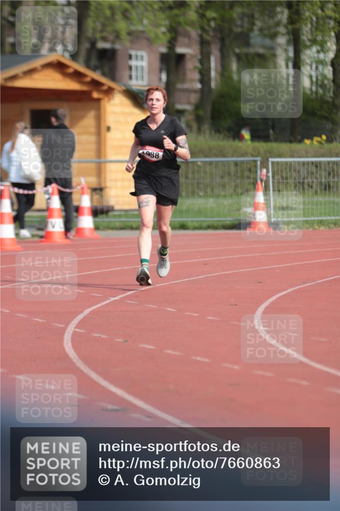 13.04.2025 - Hammer Lauf A. Gomolzig http://msf.ph/oto/7660863 13.04.2025 10:41:40 Ziel 906, 1988 meine-sportfotos.de