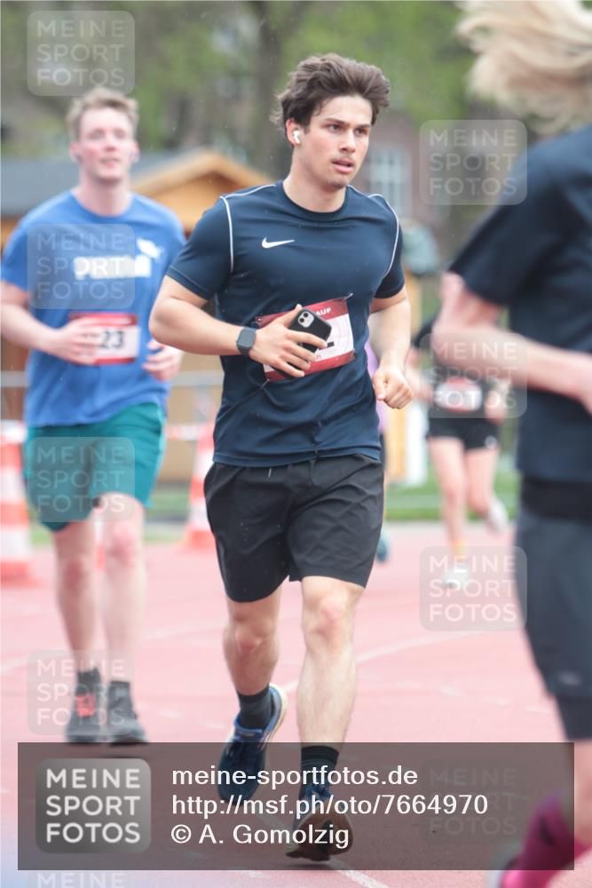 13.04.2025 - Hammer Lauf A. Gomolzig http://msf.ph/oto/7664970 13.04.2025 12:04:01 Ziel 174, 302, 459, 923 meine-sportfotos.de