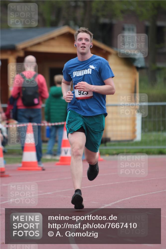 13.04.2025 - Hammer Lauf A. Gomolzig http://msf.ph/oto/7667410 13.04.2025 12:59:40 Ziel 923 meine-sportfotos.de