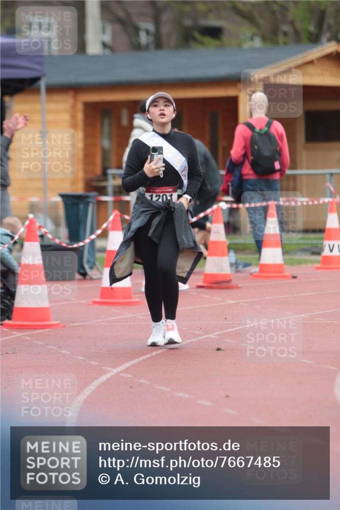 13.04.2025 - Hammer Lauf A. Gomolzig http://msf.ph/oto/7667485 13.04.2025 13:02:04 Ziel 482, 1201 meine-sportfotos.de