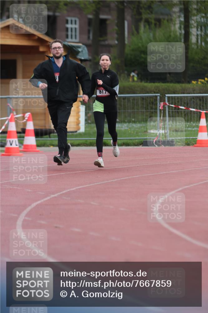 13.04.2025 - Hammer Lauf A. Gomolzig http://msf.ph/oto/7667859 13.04.2025 13:21:57 Ziel 817, 818 meine-sportfotos.de