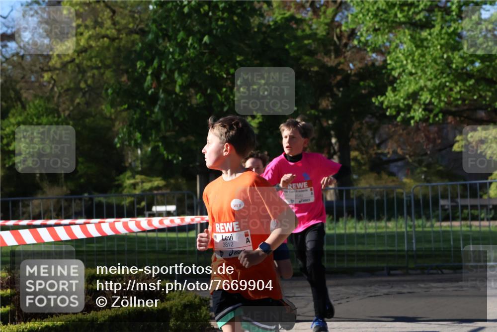 25.04.2025 - Das Zehntel Zöllner http://msf.ph/oto/7669904 26.04.2025 07:40:20 Laufen 3540, 3812, 4 meine-sportfotos.de