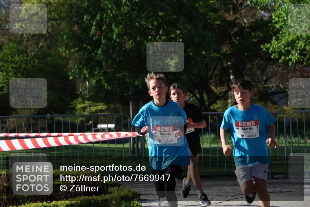 25.04.2025 - Das Zehntel Zöllner http://msf.ph/oto/7669947 26.04.2025 07:40:29 Laufen 2103, 2098 meine-sportfotos.de