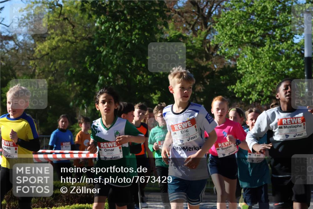 25.04.2025 - Das Zehntel Zöllner http://msf.ph/oto/7673429 26.04.2025 07:43:34 Laufen 883, 2690, 2693, 3483, 2692 meine-sportfotos.de
