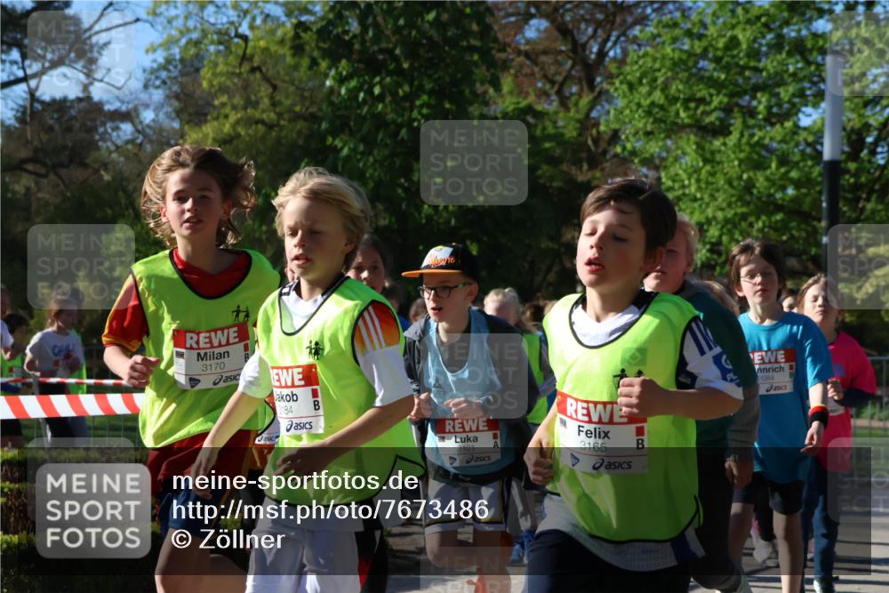 25.04.2025 - Das Zehntel Zöllner http://msf.ph/oto/7673486 26.04.2025 07:43:39 Laufen 3170, 184, 3101, 3165, 2084 meine-sportfotos.de