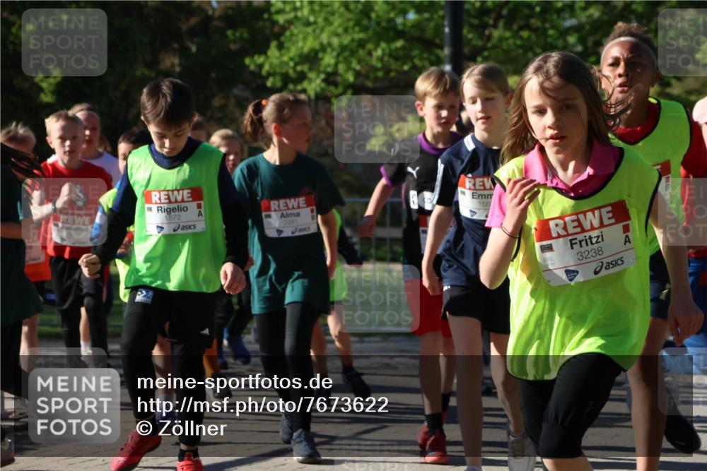 25.04.2025 - Das Zehntel Zöllner http://msf.ph/oto/7673622 26.04.2025 07:43:55 Laufen 1572, 72381, 156, 3238 meine-sportfotos.de