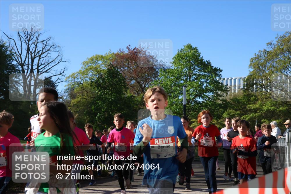 25.04.2025 - Das Zehntel Zöllner http://msf.ph/oto/7674064 26.04.2025 07:44:53 Laufen 1982 meine-sportfotos.de