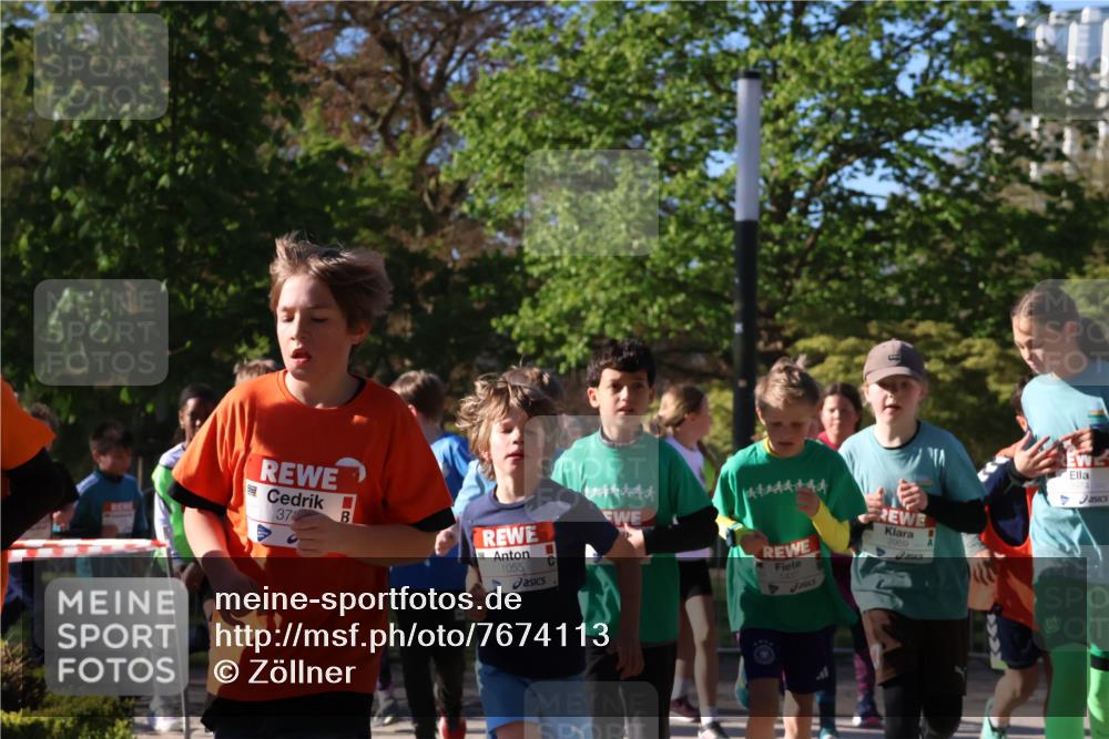 25.04.2025 - Das Zehntel Zöllner http://msf.ph/oto/7674113 26.04.2025 07:45:01 Laufen 37, 1055, 1437, 2959, 2974 meine-sportfotos.de