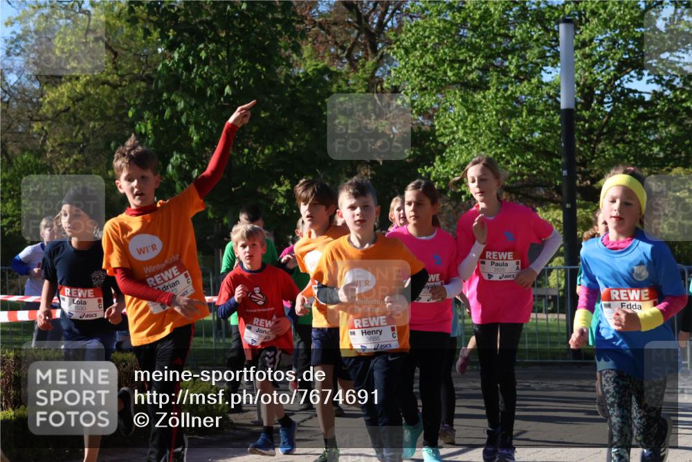 25.04.2025 - Das Zehntel Zöllner http://msf.ph/oto/7674691 26.04.2025 07:46:01 Laufen 1030, 3688, 3535 meine-sportfotos.de