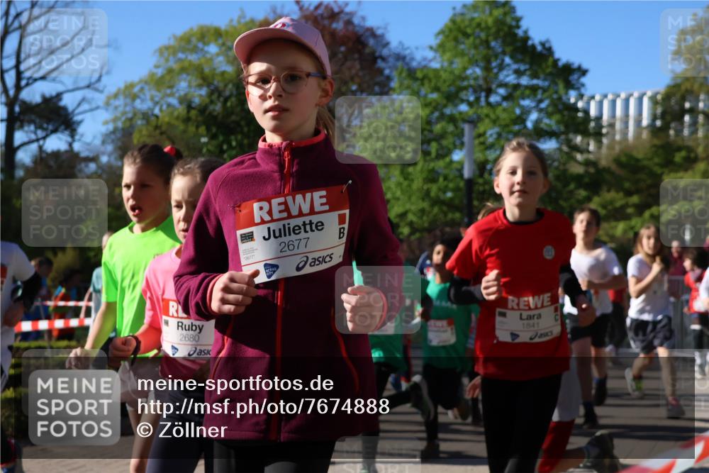 25.04.2025 - Das Zehntel Zöllner http://msf.ph/oto/7674888 26.04.2025 07:46:18 Laufen 2677, 2680, 2677, 1841 meine-sportfotos.de