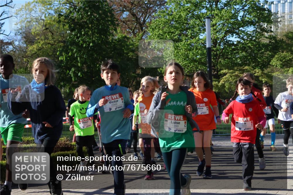 25.04.2025 - Das Zehntel Zöllner http://msf.ph/oto/7675660 26.04.2025 07:47:22 Laufen 3029, 2988, 3818, 1399, 3784, 1840 meine-sportfotos.de